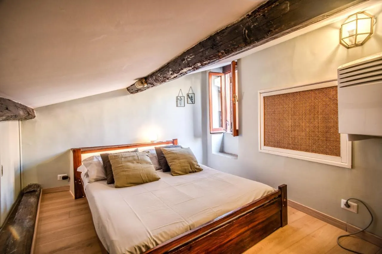 ローマSant'Eligio Attic With Exclusive Terrace Campo Di Fioriアパートメント アパート